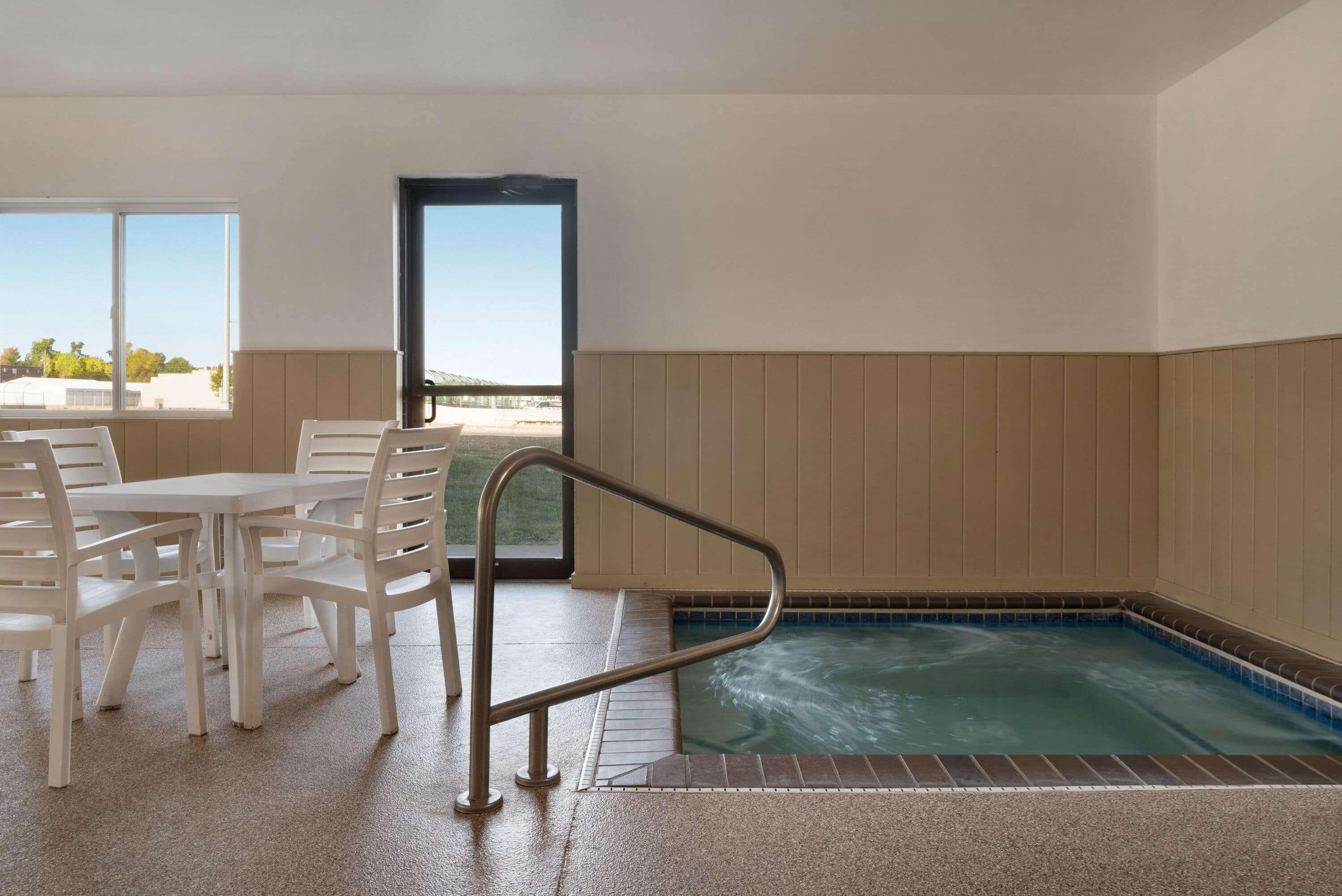 Super 8 By Wyndham Sioux Falls Exterior photo
